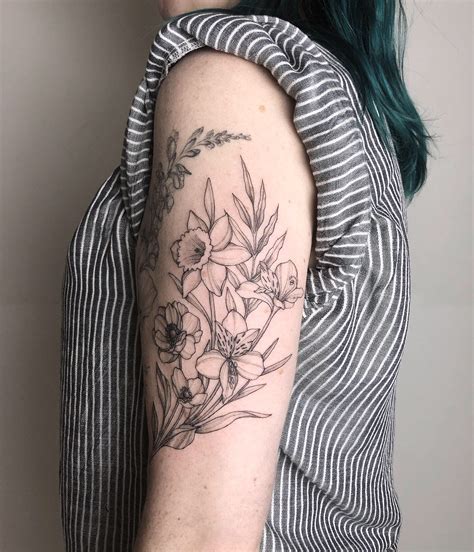 floral butt tattoo|As tatuagens florais mais incríveis de todas!